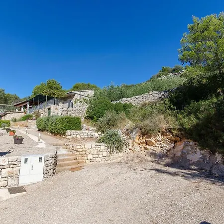 House Isabella