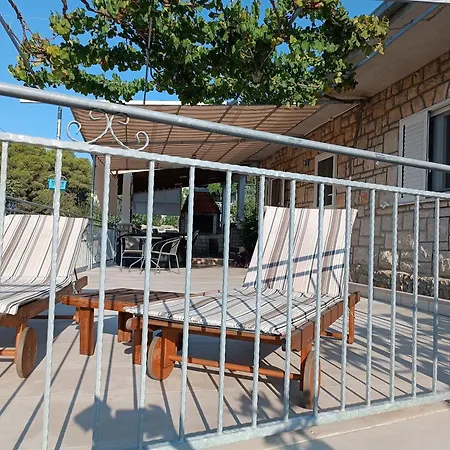 House Isabella Necujam